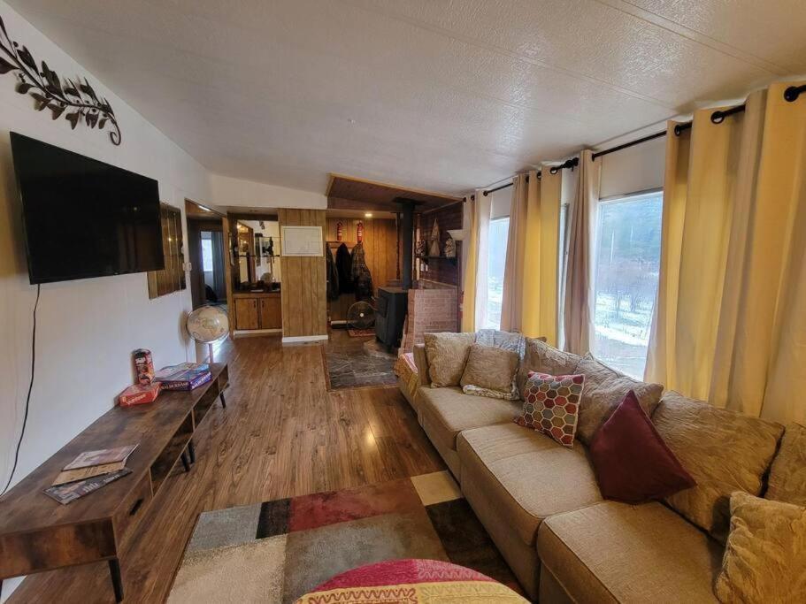 Campground At Sequoia Mountain Farms - Bring Your Own Tent Or Rv - No Bedrooms Or Beds Provided Miramonte المظهر الخارجي الصورة